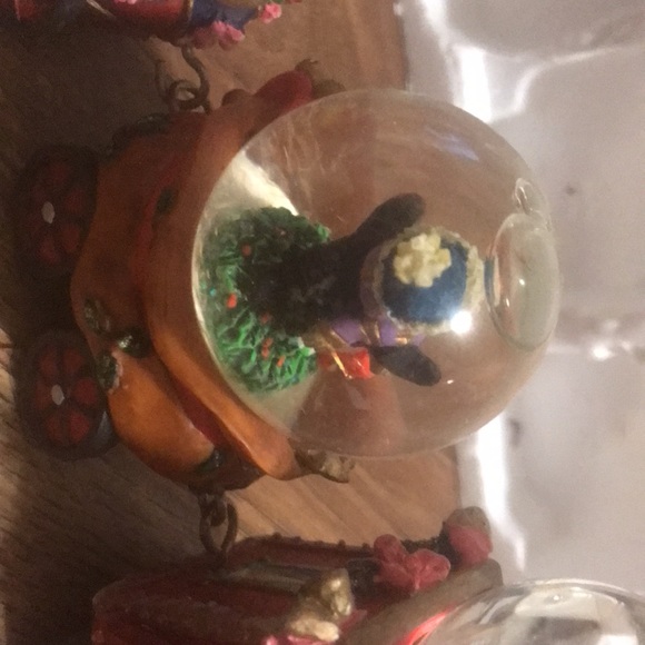 Santa n friends water globe mini train by Holiday Classics collection. Roughly - Picture 13 of 14